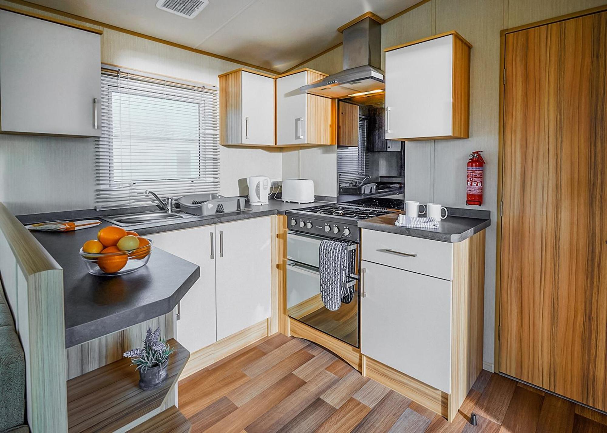Meadow Lakes Holiday Park St Austell Bilik gambar